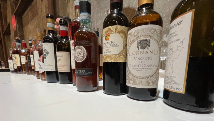 bottiglie di vin santo al chianti classic collection 2023