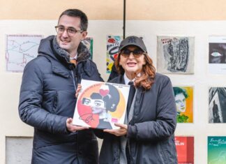 Una mattonella per dire basta alla violenza